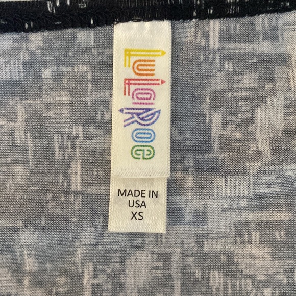 LuLaRoe woman’s Perfect T black with white and gray lines pattern size Xs - Picture 2 of 3